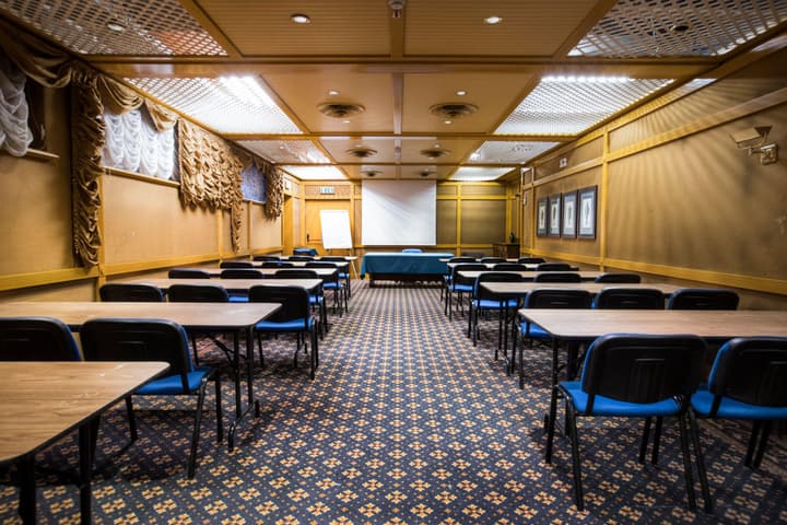 Colony Hotel