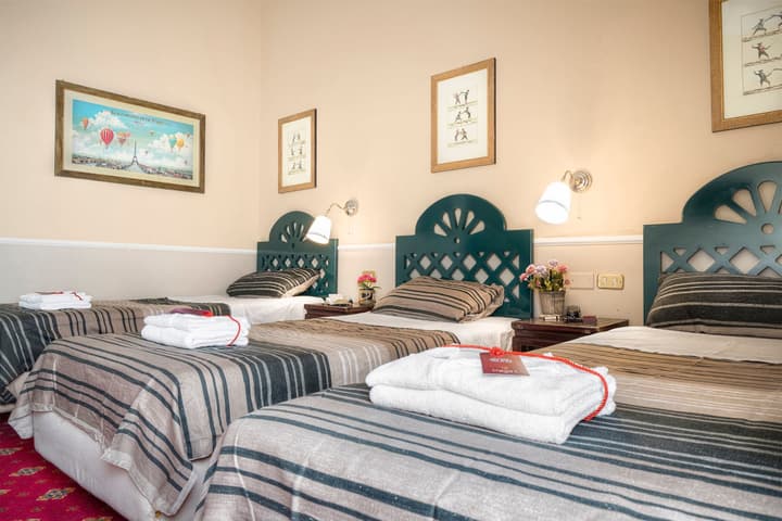 Colony Hotel