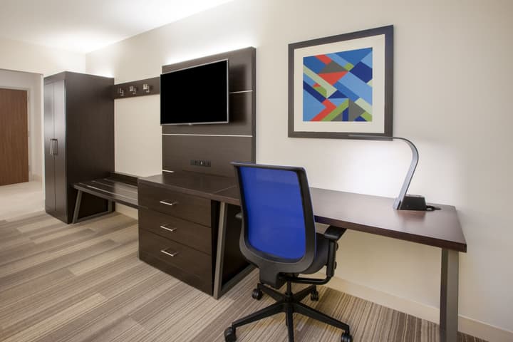 Holiday Inn Express Hotel & Suites Las Vegas by IHG