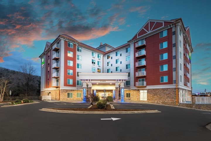 Holiday Inn Express & Suites Asheville Downtown by IHG