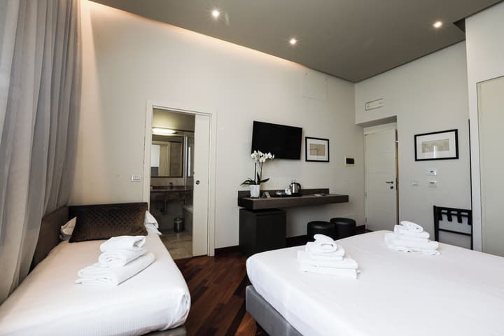 Hotel Embassy