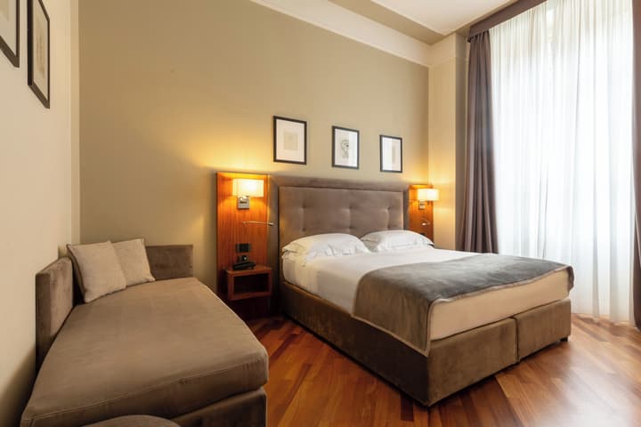 Hotel Embassy