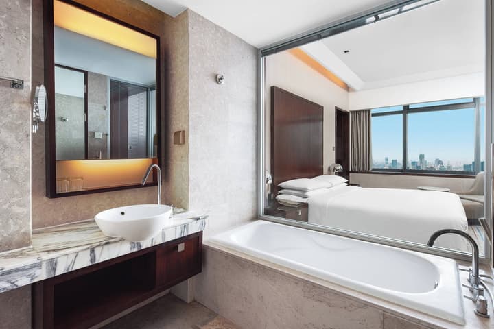 Renaissance Shanghai Zhongshan Park Skyline Hotel