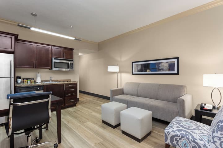 Hawthorn Extended Stay by Wyndham West Palm Beach Airport