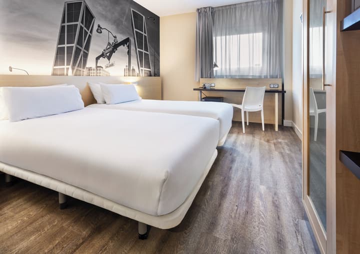 B&B Madrid Aeropuerto T1 T2 T3