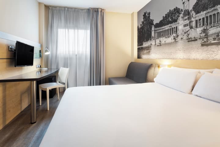 B&B Madrid Aeropuerto T1 T2 T3