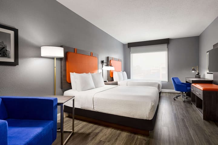 La Quinta Inn & Suites by Wyndham Mt. Laurel - Philadelphia