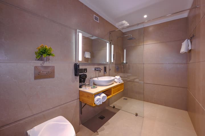 Royale Sarovar Portico Agra