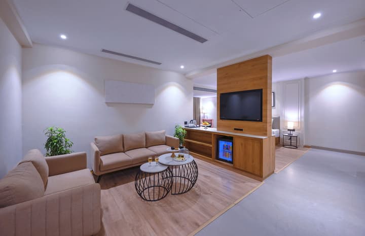 Royale Sarovar Portico Agra