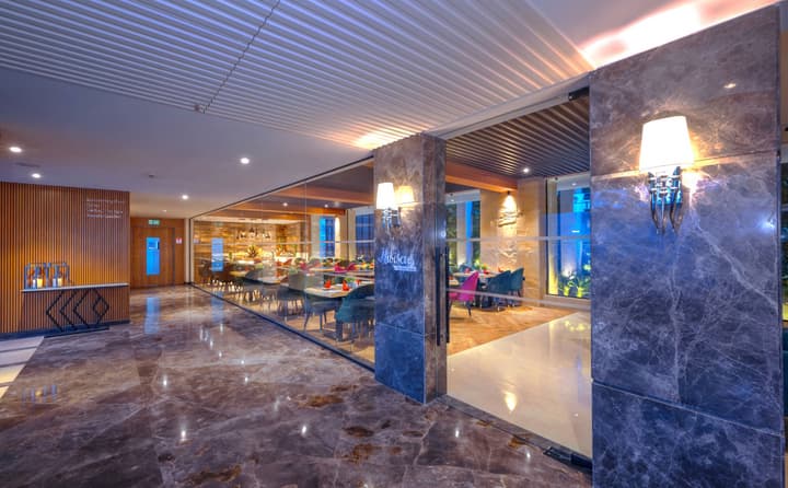 Royale Sarovar Portico Agra