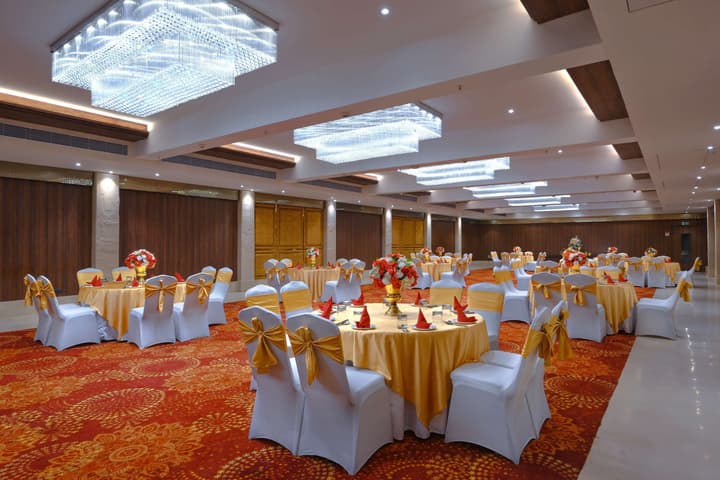 Royale Sarovar Portico Agra