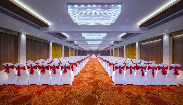 Royale Sarovar Portico Agra