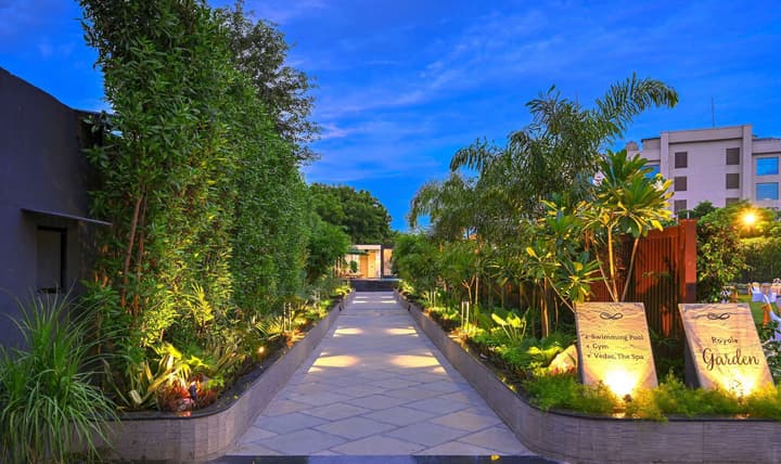 Royale Sarovar Portico Agra