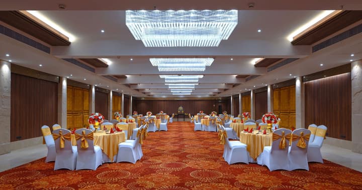 Royale Sarovar Portico Agra