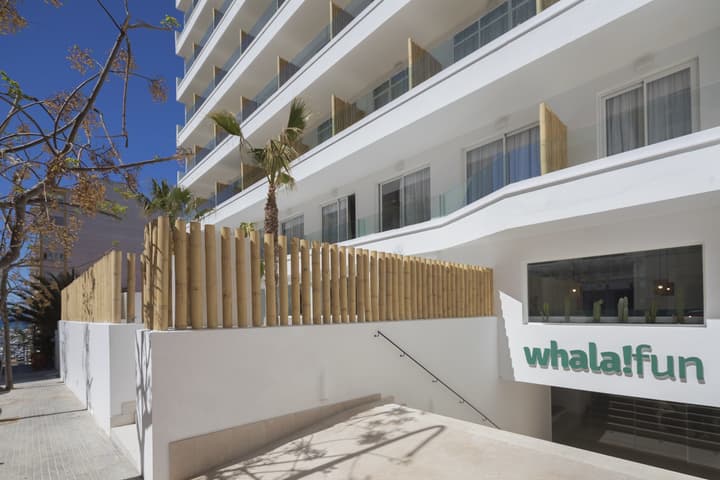 Hotel whala!fun