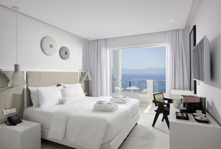 Dimitra Beach Hotel & Suites