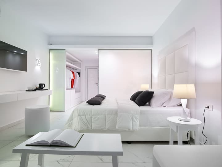Dimitra Beach Hotel & Suites