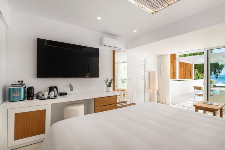 Dimitra Beach Hotel & Suites