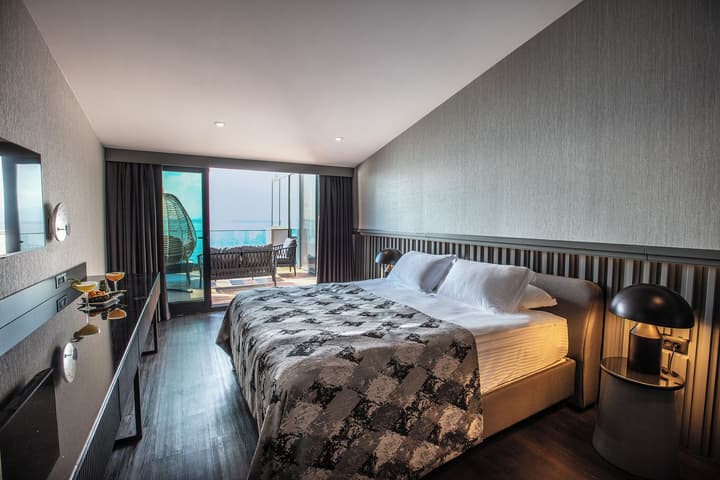 Charisma De Luxe Hotel