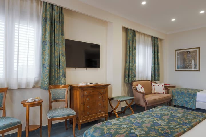 Hotel Sirius