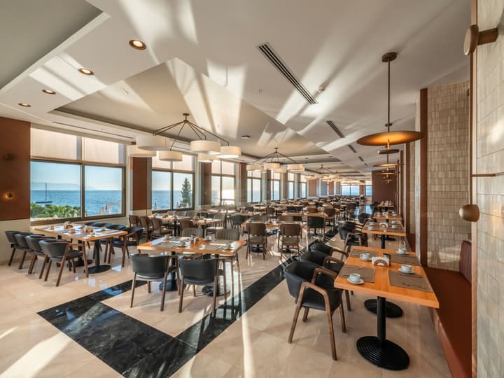 Korumar Deluxe Hotel