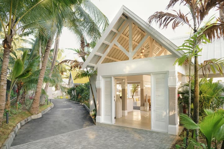 Tropical Attitude - Adults only