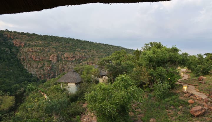 Clifftop Exclusive Safari Hideaway