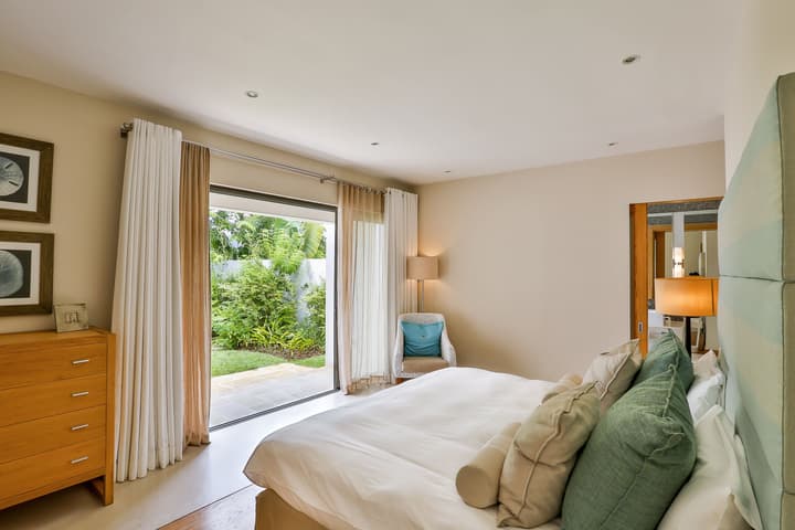 The Bay Club at Anahita