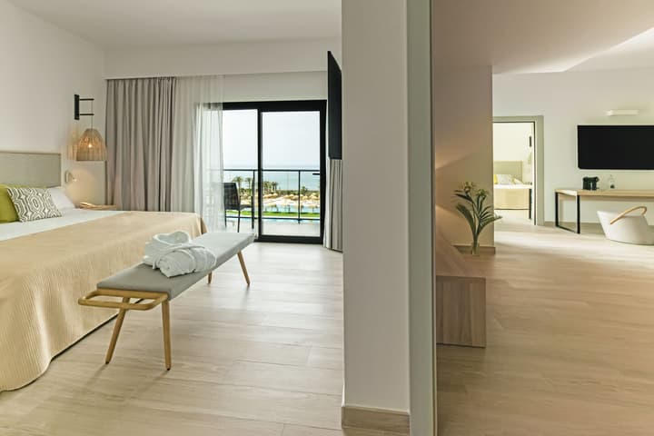 Cabogata Beach Hotel