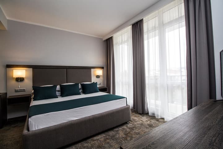 Best Western Plus Premium Inn
