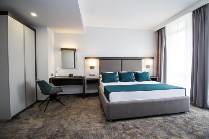 Best Western Plus Premium Inn