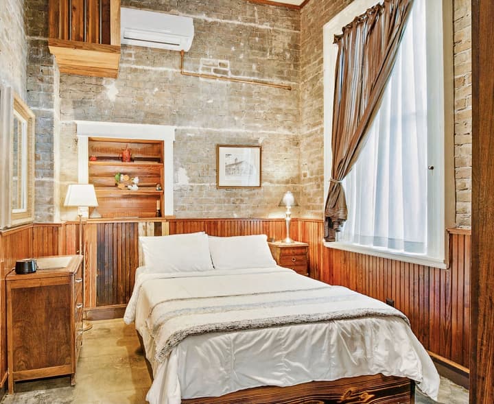 Inn at the Old Jail