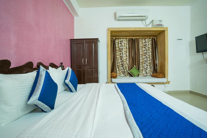 Hotel Marina Mahal