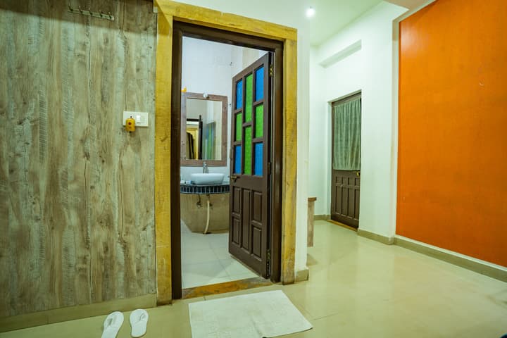 Hotel Marina Mahal