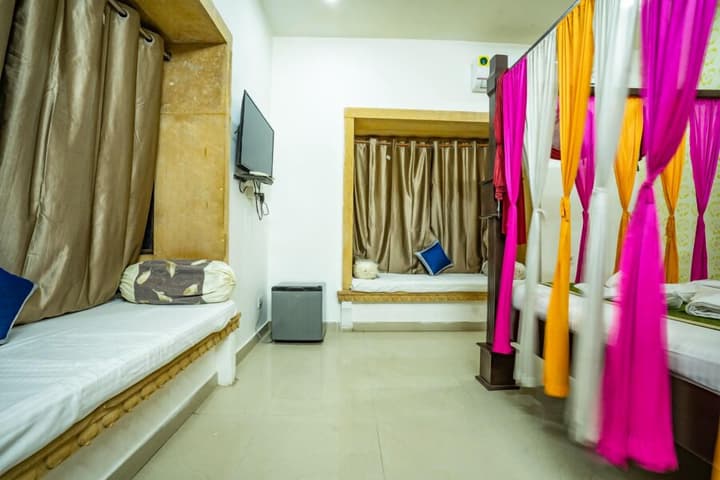 Hotel Marina Mahal