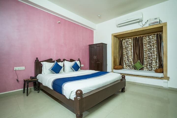 Hotel Marina Mahal