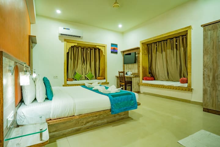 Hotel Marina Mahal