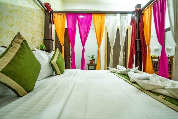 Hotel Marina Mahal