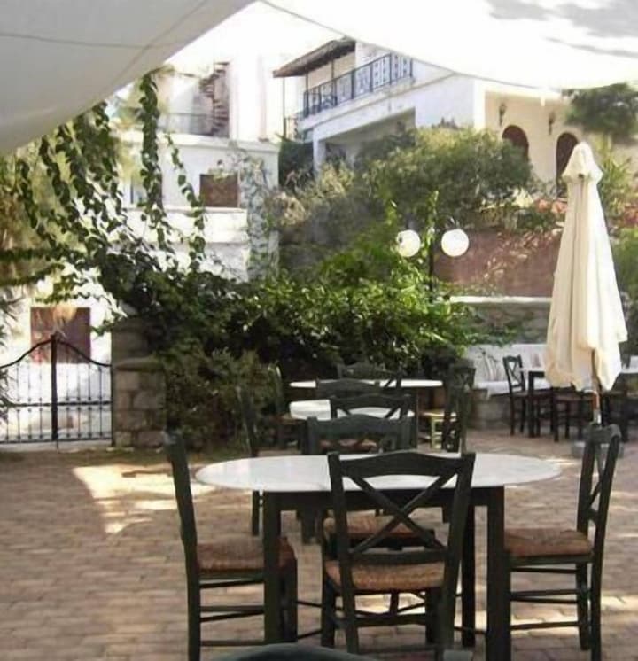 Oasis Hotel