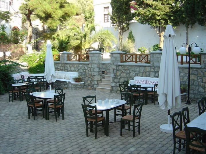 Oasis Hotel