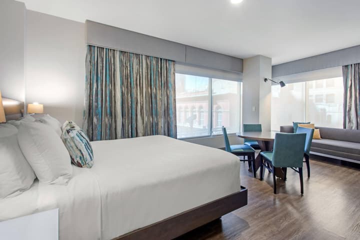 Cambria Hotel Philadelphia Downtown - Center City