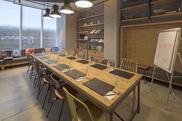 Moxy Osaka Honmachi