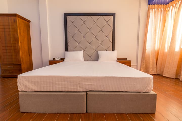 Metro Port City Hotel