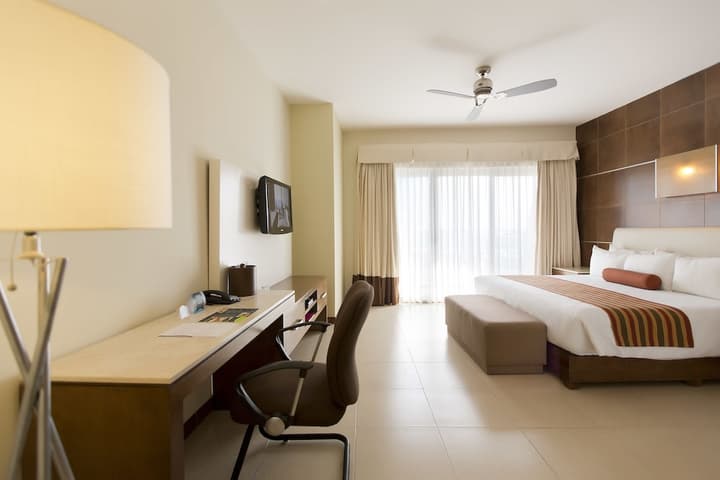 Krystal Urban Cancun Centro