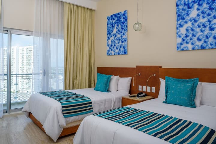 Krystal Urban Cancun Centro