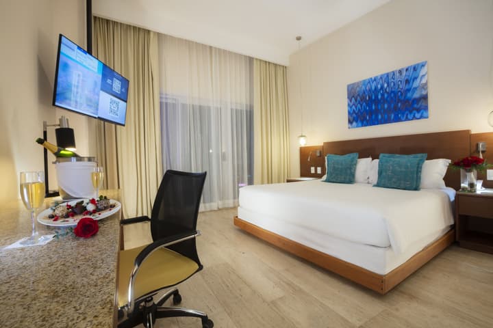 Krystal Urban Cancun & Beach Club