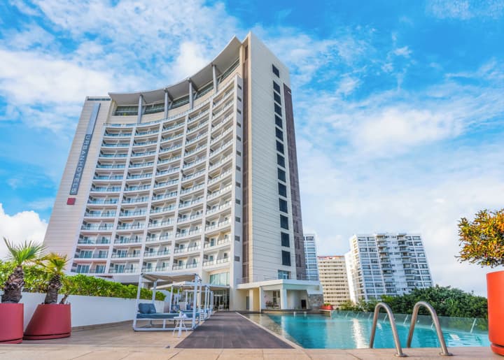 Krystal Urban Cancun & Beach Club