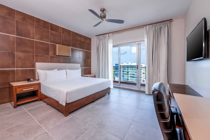 Krystal Urban Cancun & Beach Club