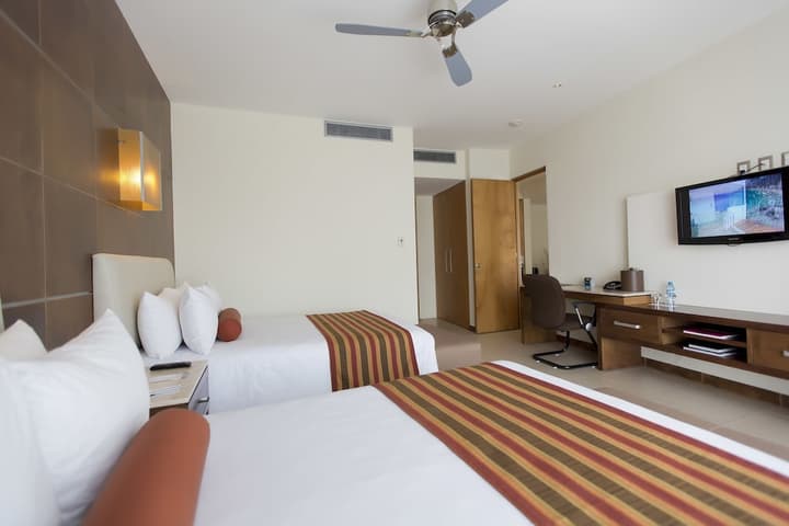 Krystal Urban Cancun Centro