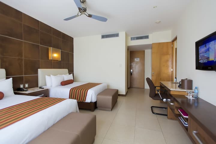 Krystal Urban Cancun Centro